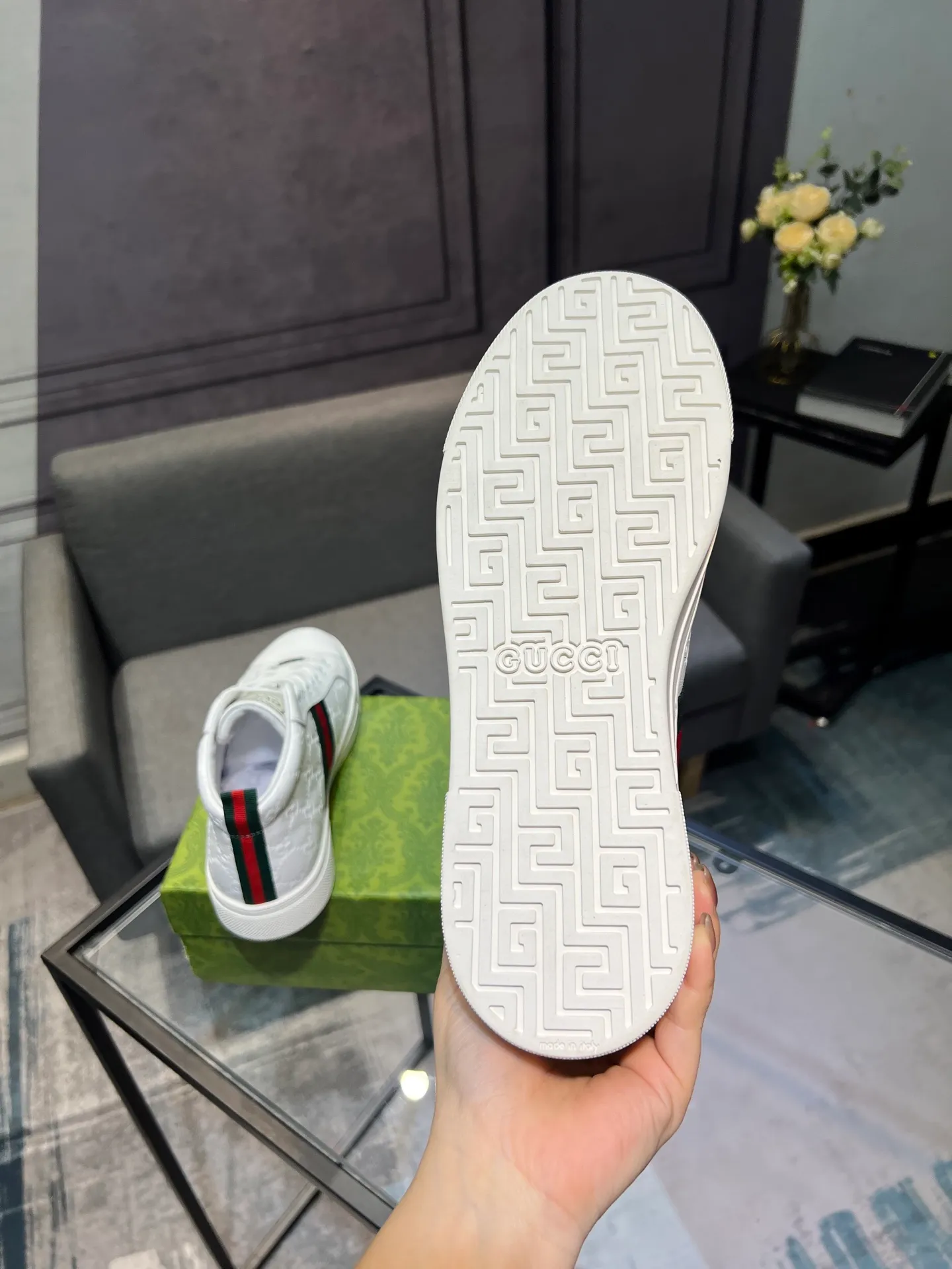 Men's men's shoes 💰460 The new high-top GUCCI (Gucci) counters are launched simultaneously. The new men's shoes, 😘fabrics are selected from imported cowhide, and the lining is sheepskin lining. 👍🏿 High-end ☄️ air-cushion molded anti-slip rubber outsole, exquisite lines, simple and elegant, comfortable and high-end for leisure travel. Code number: 38 to 44 (45 can be customized and cannot be returned or exchanged)